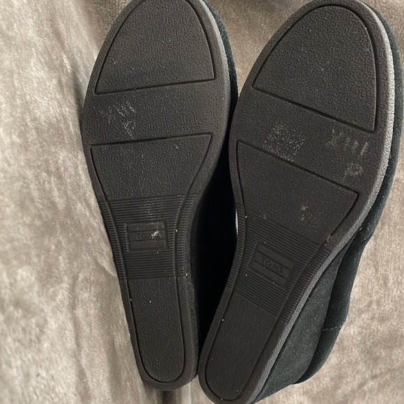 TOMS BLACK SUEDE KELSEY BOOTIES - Picture 9 of 10